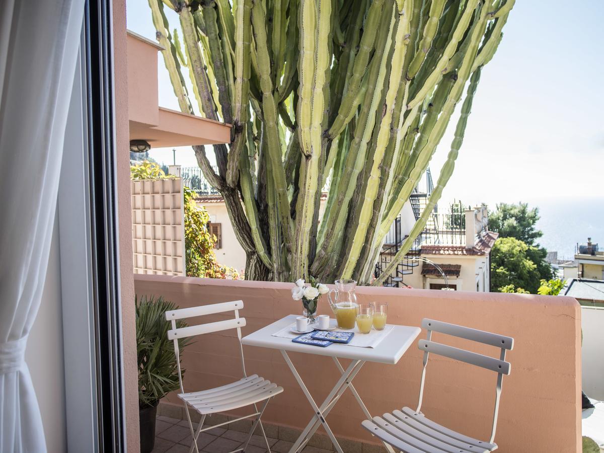 Aparthotel La Malandrina Taormina Exterior foto