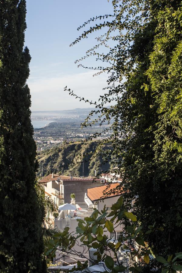 Aparthotel La Malandrina Taormina Exterior foto